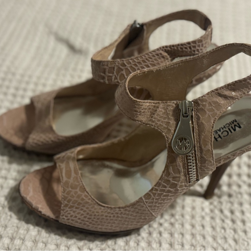 Michael By Michael Kors Light Pink Suede Heel Size 8 - Picture 2 of 6